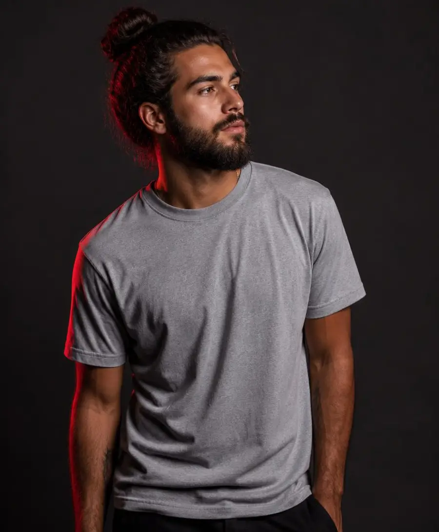 Modelo vestindo camiseta nacional 30.1 cinza mescla